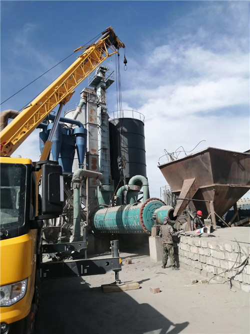 福泉市设备搬运等各类工程项目中，吊车起着关键作用