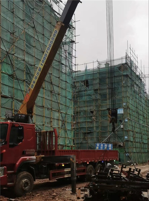 福泉市“慢工细活”—— 吊车的 “微动控制” 技术