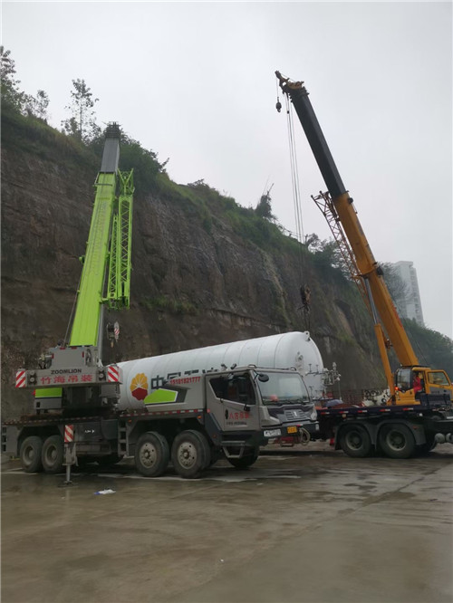 福泉市“不怕风雨冻”—— 吊车的 “恶劣环境适应” 技术